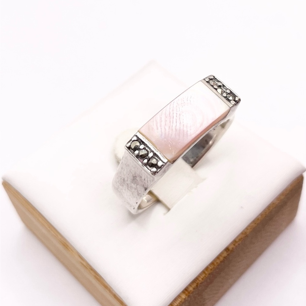 Estate Pink and Silver Rectangular Shell Ring - Picture 4 of 9